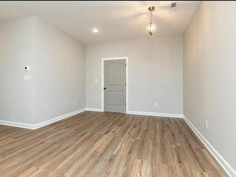 1446 E Main St — Photo 7