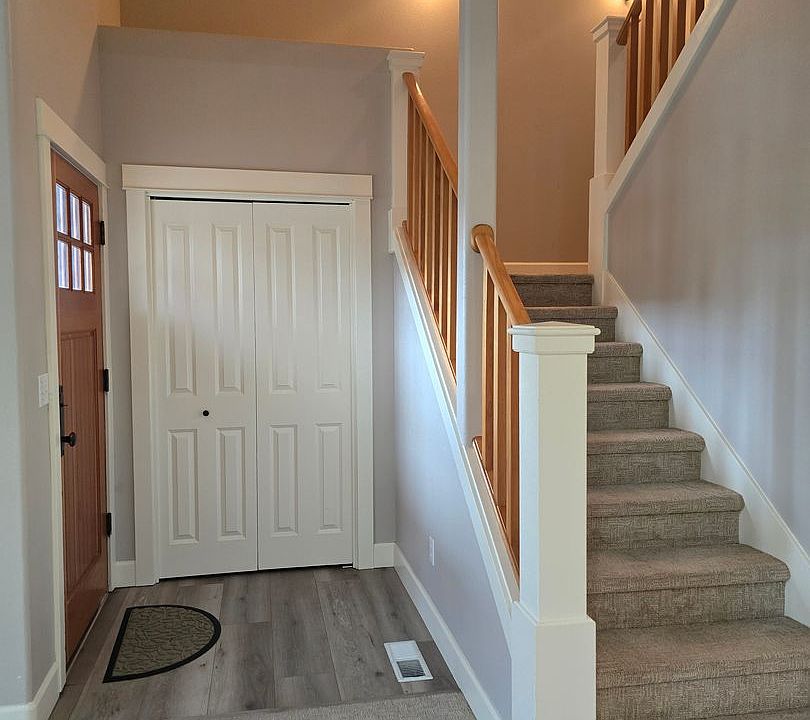 1st image of 687 W Jefferson Ave
