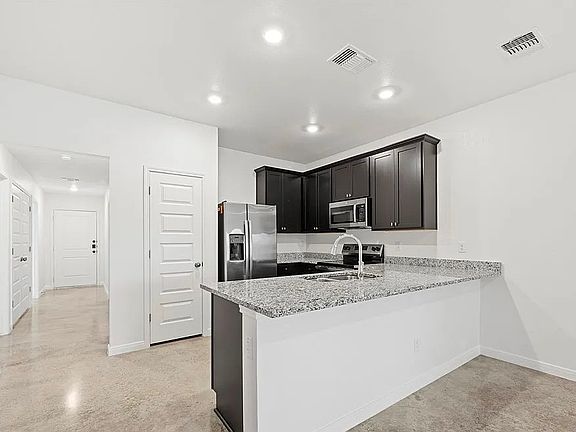 3rd image of 916 Wax Myrtle Ct #A