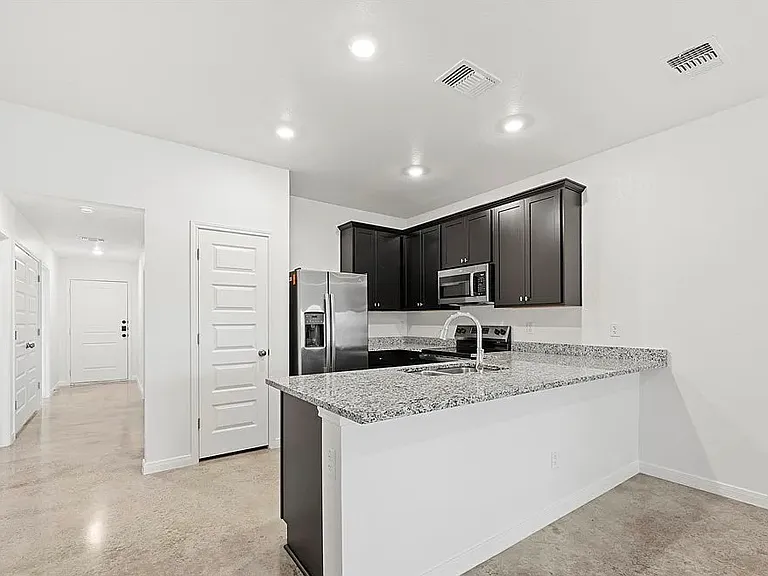 916 Wax Myrtle Ct #A — Photo 3