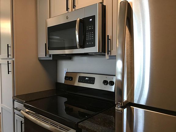 4th image of 8733 Oak Village Blvd
