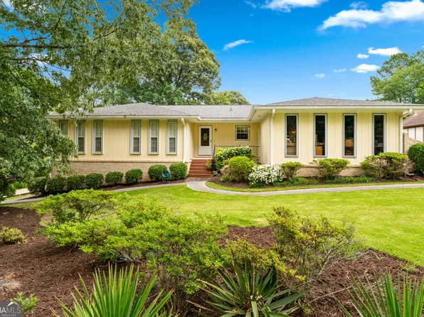 322 Emily Dr SW, Lilburn, GA 30047