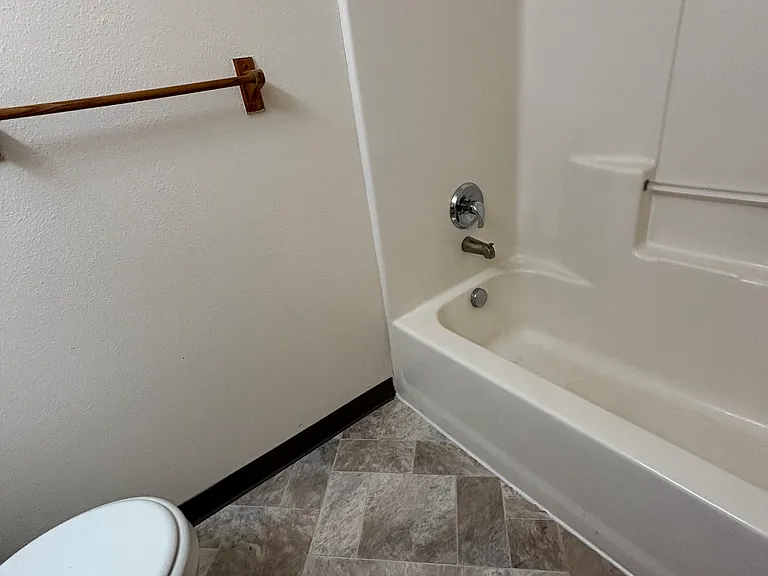 full bath off hallway