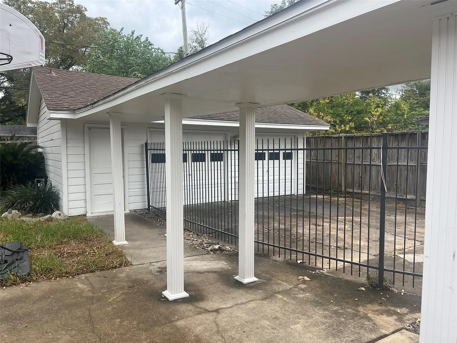 3 bed, 1.5 bath, 1436 sqft, $2,200 — Photo 3