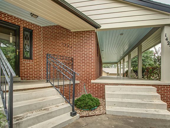 4th image of 1427 E Bryan Ave