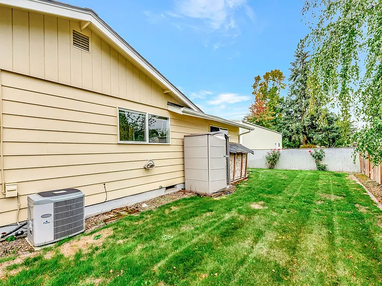 Savage / Ellis Duplex — Photo 39