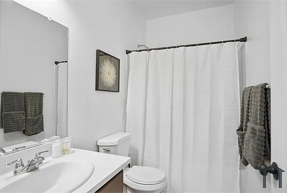 3201 Hayground Way — Photo 4