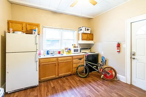 Floor plan 824 1/2 W. University Ave