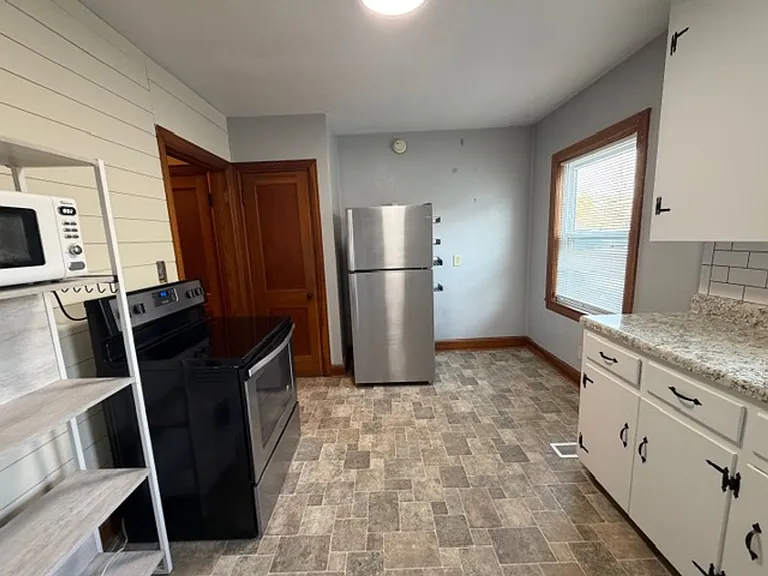 1330 Highland Ave NW — Photo 8