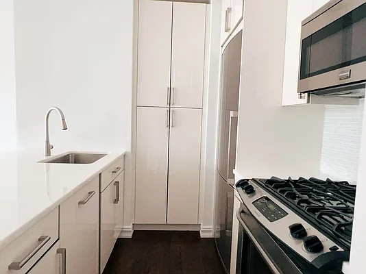 Rented by SERHANT. | media 7