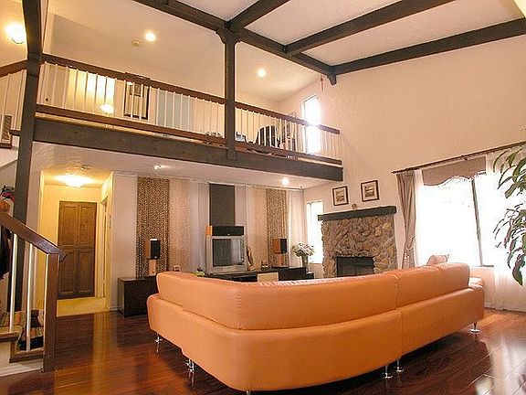 Spacious living room