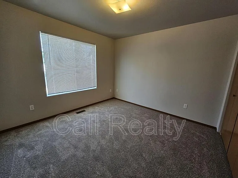 2420 E Joseph Ave — Photo 8
