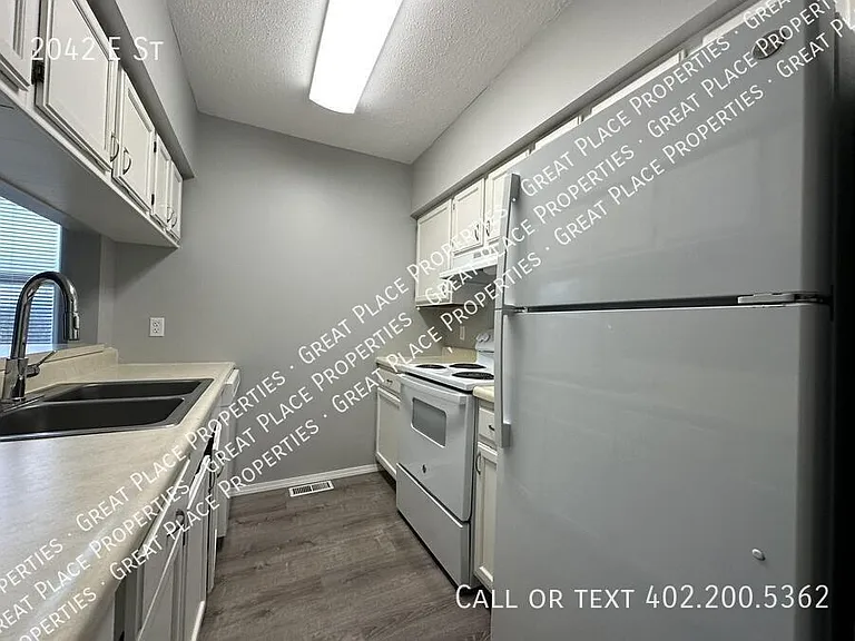 2042 E St — Photo 6