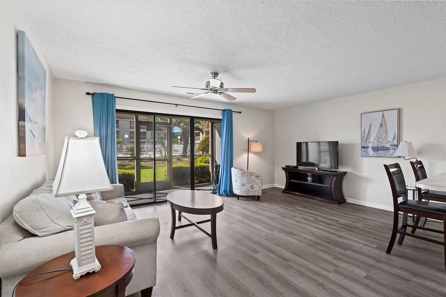 2 bed, 2.0 bath, 914 sqft, $3,461 — Photo 4