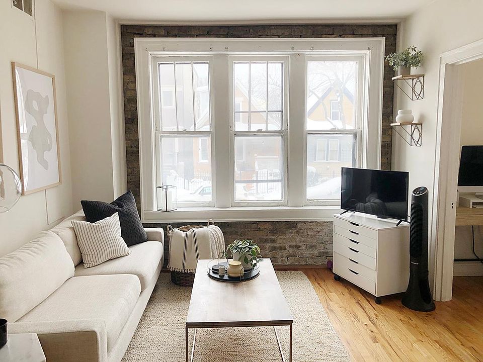 1st image of 2530 N Sacramento Ave #201