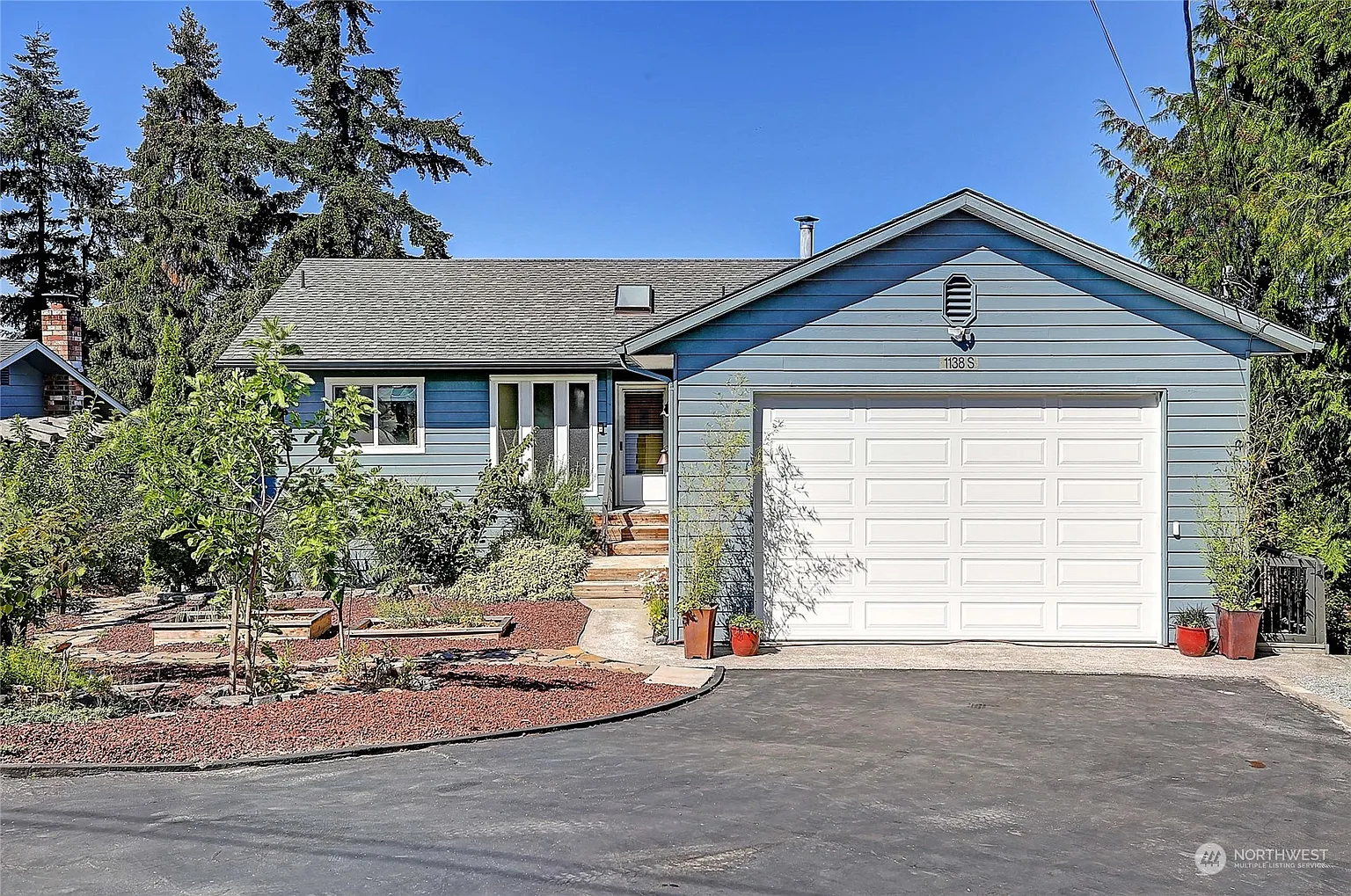 1138 York Place photo 1