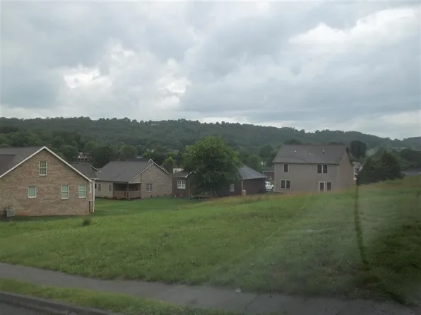 4261 Anchor Pointe Dr, Kingsport, TN 37664