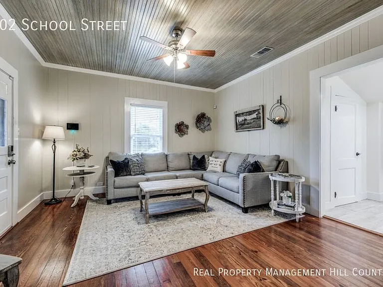 102 N School St — Photo 9