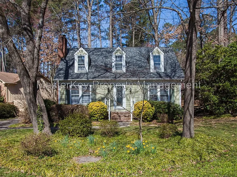 702 Buckingham Rd — Photo 1