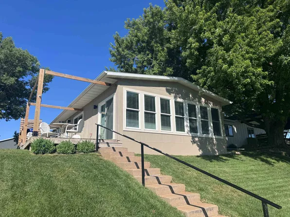 115 Lakeview Acres Dr #14C, Elwood, NE 68937