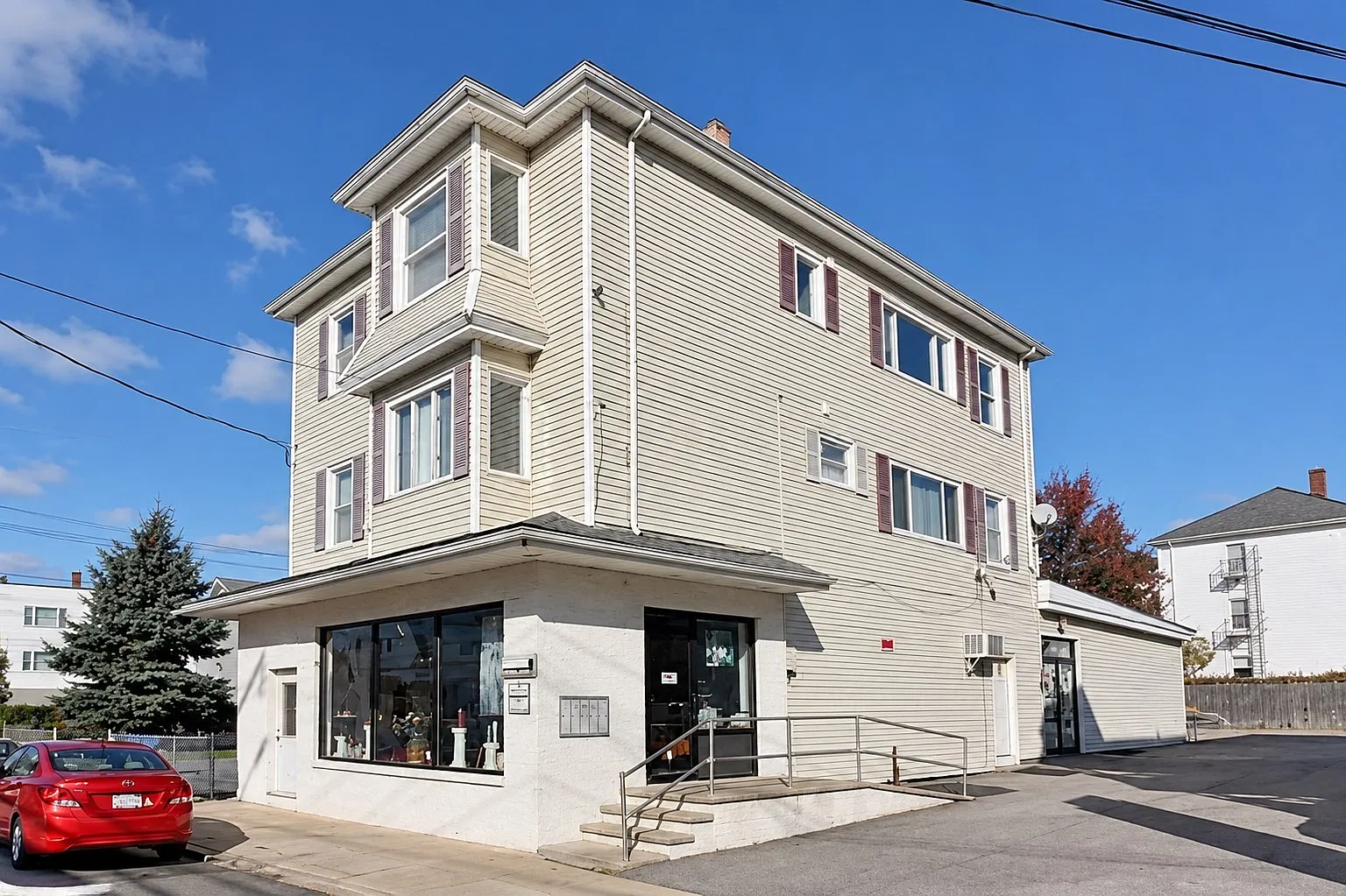 2 bed, 1.0 bath, 855 sqft, $1,700 — Photo 1