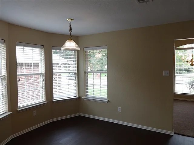 3 bed, 2.0 bath, 1973 sqft, $2,375 — Photo 3