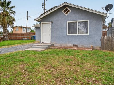 247 S College, Dinuba, CA, 93618