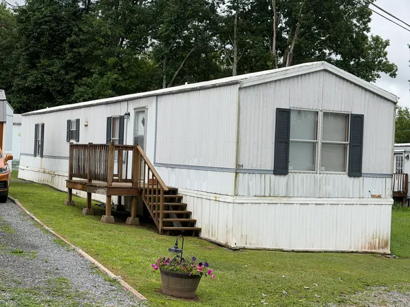 507 W Broadway St, Athens, WV 24712