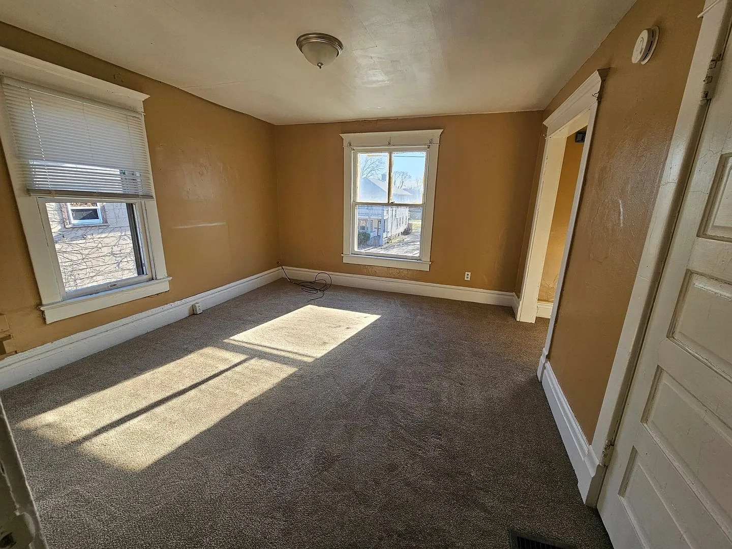 706 Spring St photo 1
