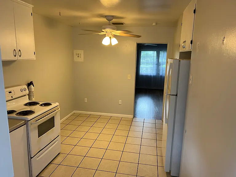 718 S Mills Ave — Photo 6