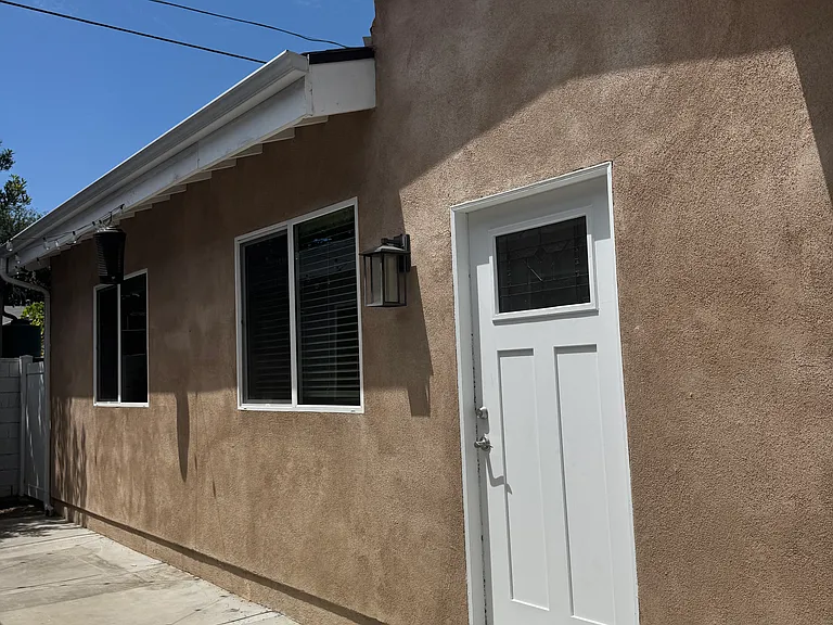 6735 1/2 Morella Ave — Photo 1