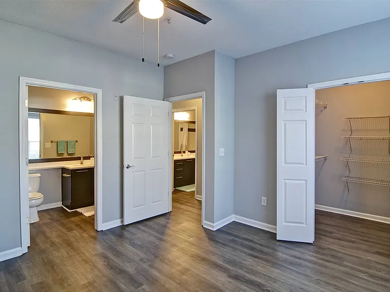 Park Creek Apartments — Photo 26