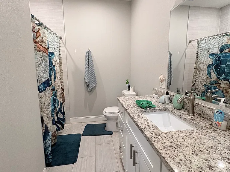 3203 E Diana St — Photo 8
