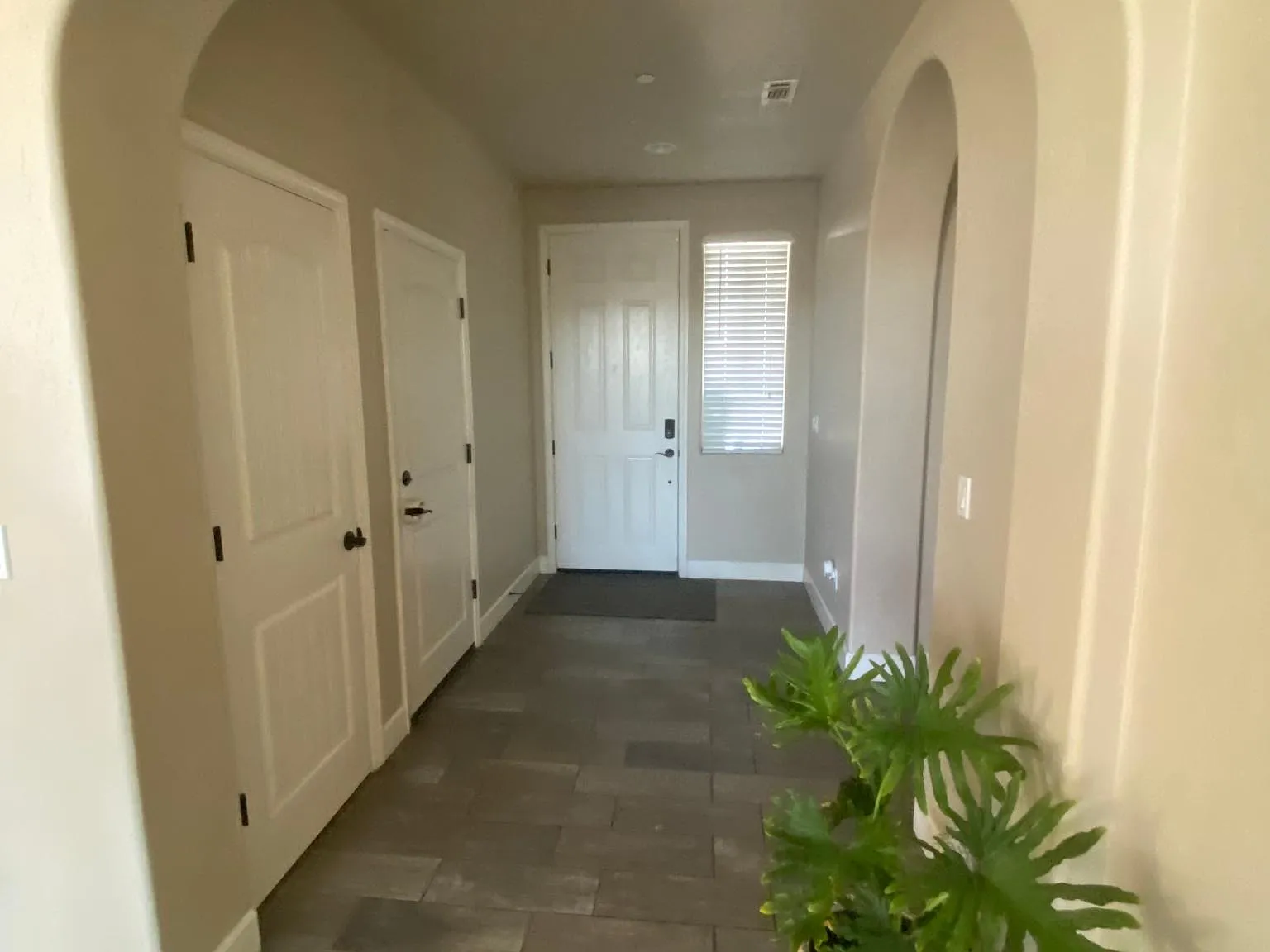 4 bed, 1940 sqft, $2,600 — Photo 3