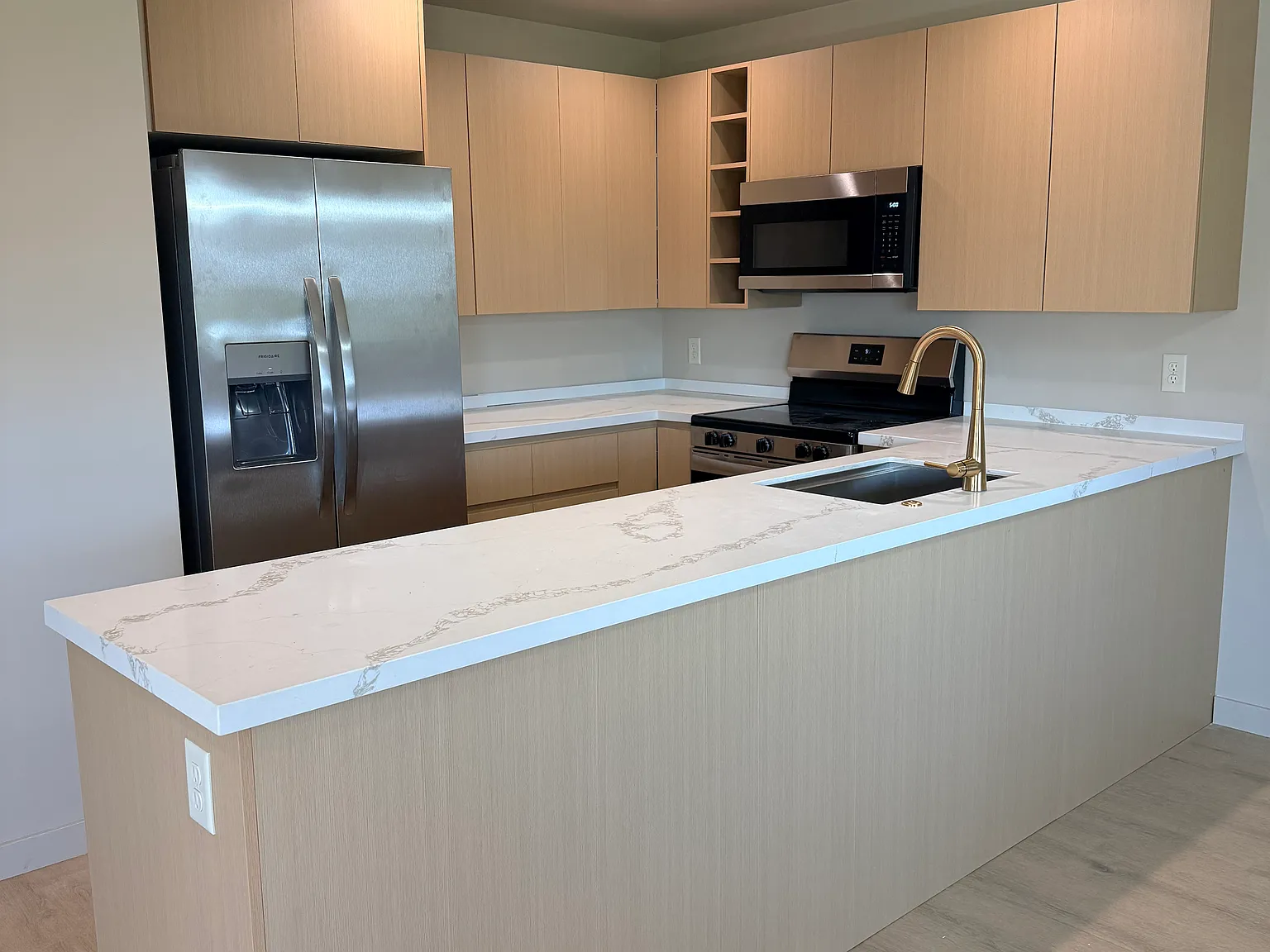 3 bed, 1136 sqft, $2,200 — Photo 3