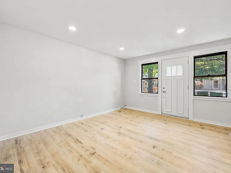 269 Monroe St — Photo 10
