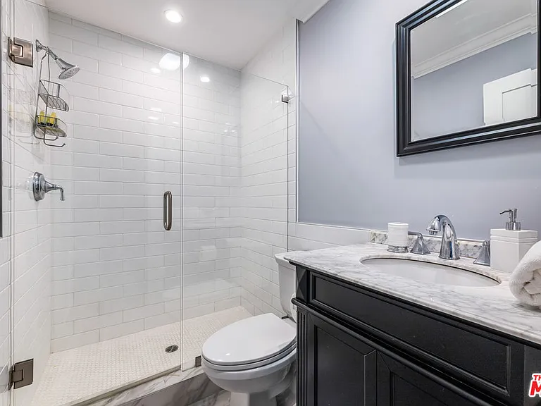 5215 Balboa Blvd #102 — Photo 11