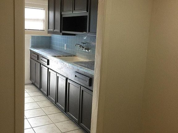 Dining to Kitchen