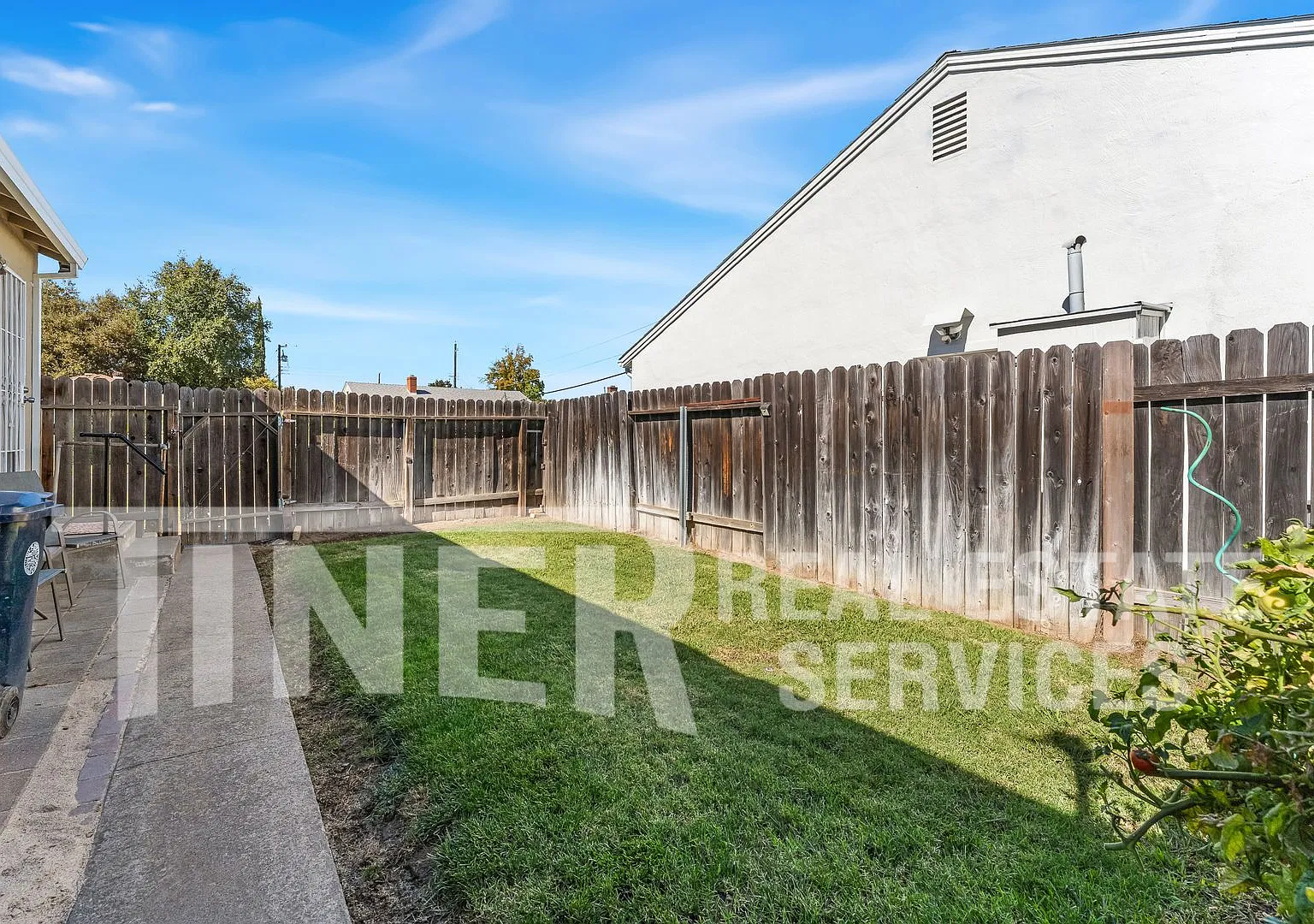 2317 24th Ave - Tier 3 - Charming, Sun-Filled Duplex with Private Backyard! — Photo 4