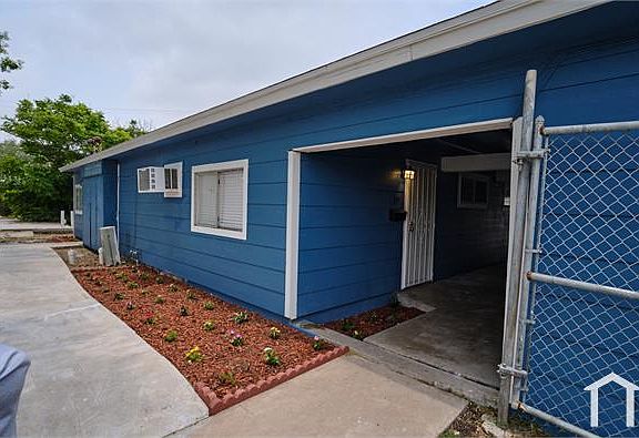 3rd image of 2907 Norton St #15