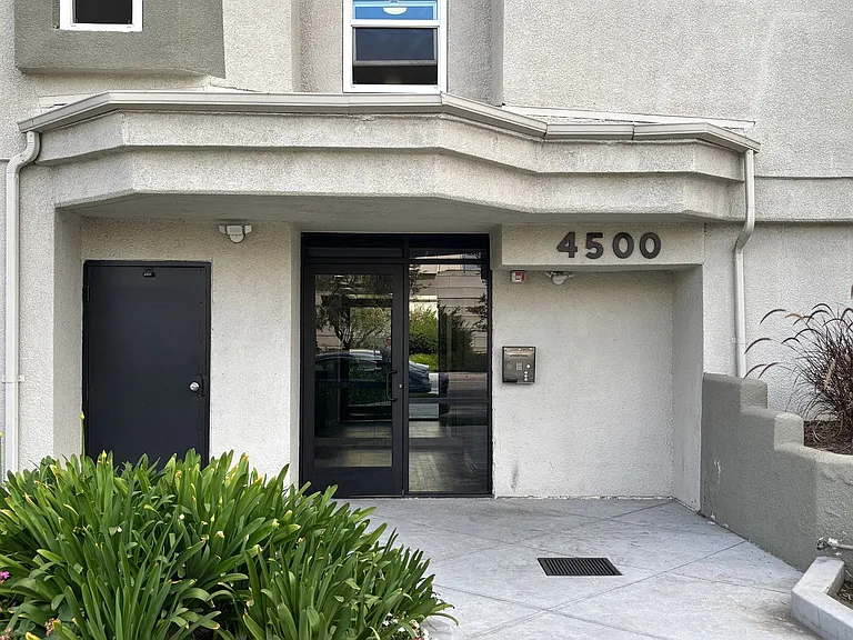 Laurel Canyon, 4500 — Photo 50