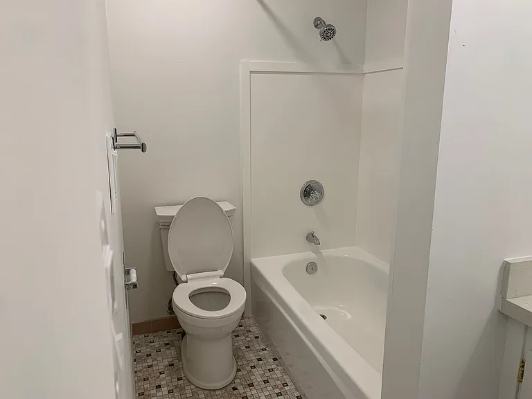 Hillcliff Apartments — Photo 11