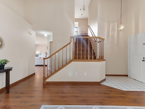 5th image of 170 Duxbury Pl