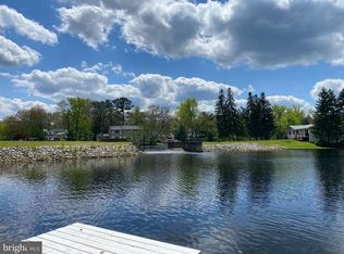102 N Lakeside Dr E, Medford, NJ 08055