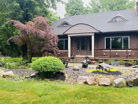 4th image of 37010 Utica Rd