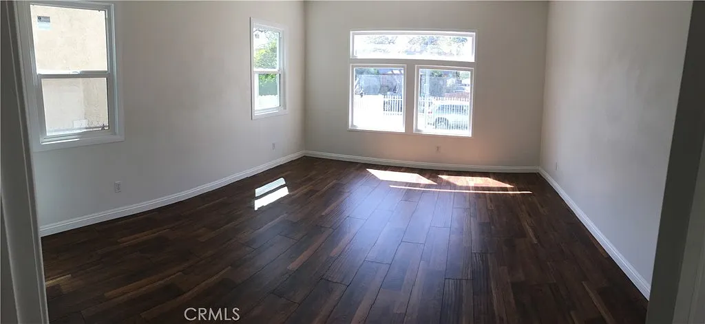 3 bed, 1020 sqft, $3,100 — Photo 3