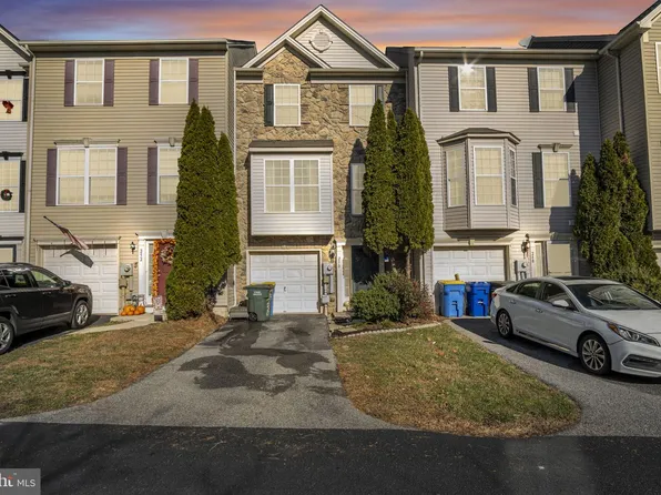 250 Country Ridge Dr, Red Lion, PA 17356