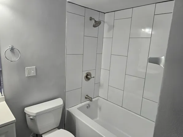 477 1/2 S Spring Rd #6, Elmhurst, IL 60126