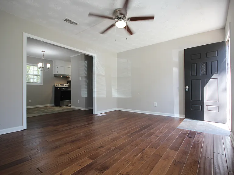 815 Gettysburg Trl NE — Photo 9