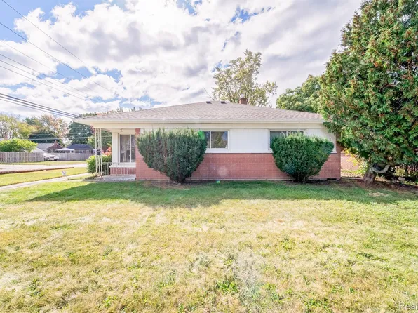 28409 N Clements Cir, Livonia, MI 48150